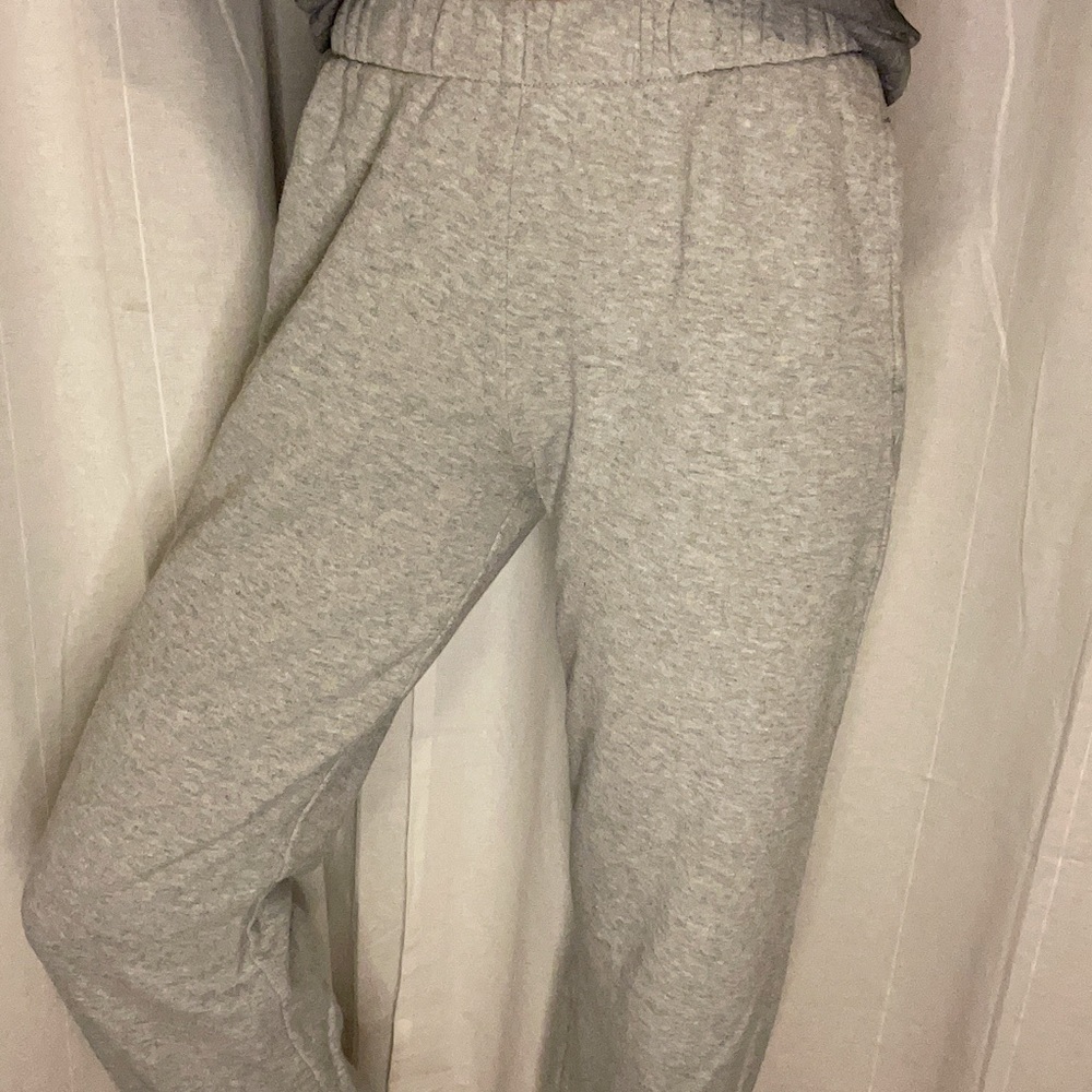 Brandy Melville gray sweatpants. Size Small. Cinched waist & ankles.